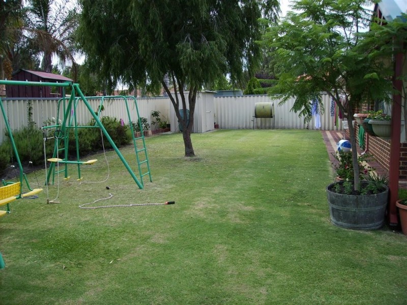 4 Retreat Mews, Canning Vale WA 6155