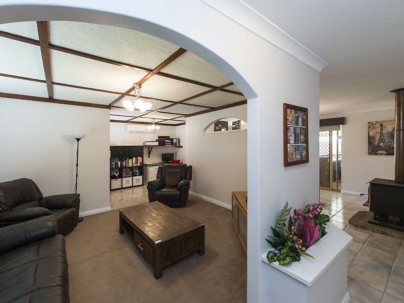 35 Silverhill Loop, Seville Grove WA 6112