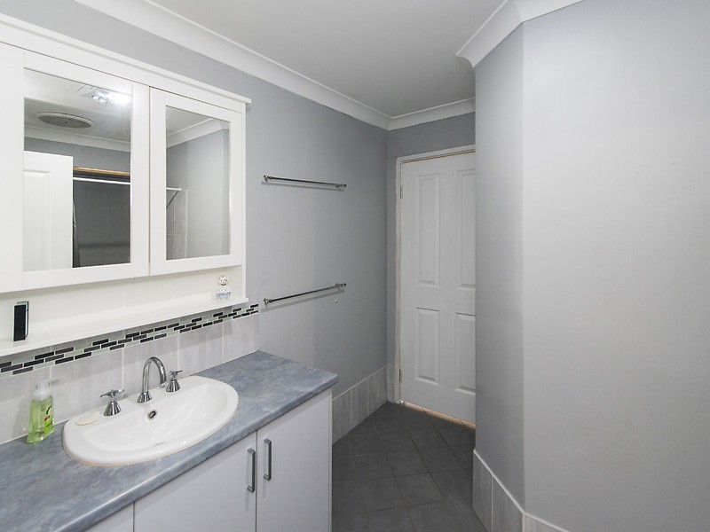 35 Silverhill Loop, Seville Grove WA 6112