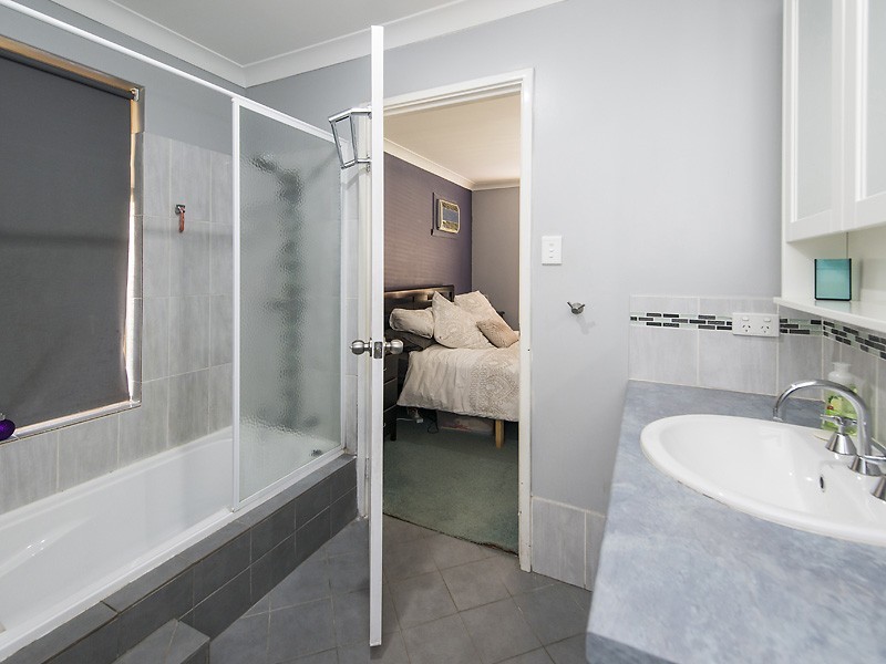 35 Silverhill Loop, Seville Grove WA 6112