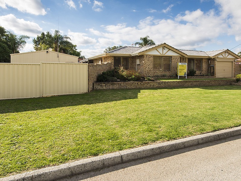 35 Silverhill Loop, Seville Grove WA 6112