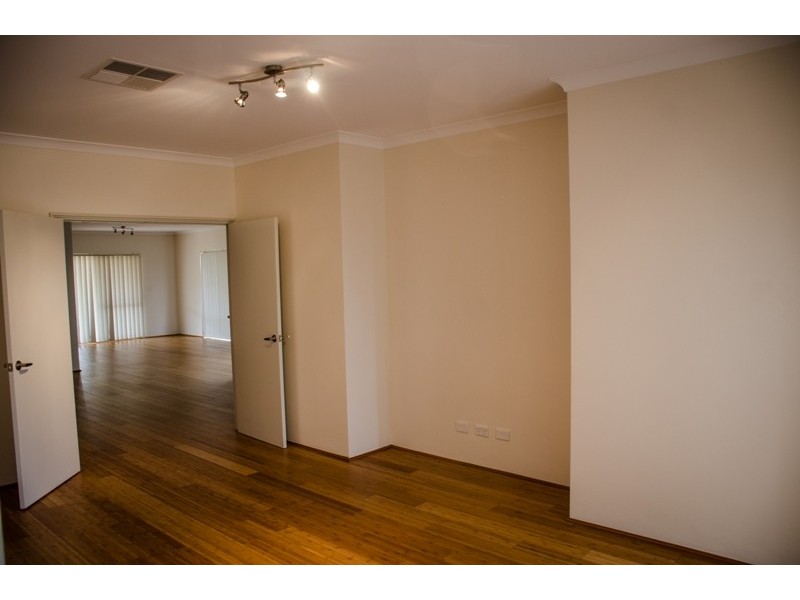 16 Philadelphia Parade, Canning Vale WA 6155