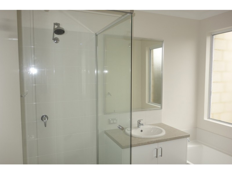 2 Cowes Street, Harrisdale WA 6112