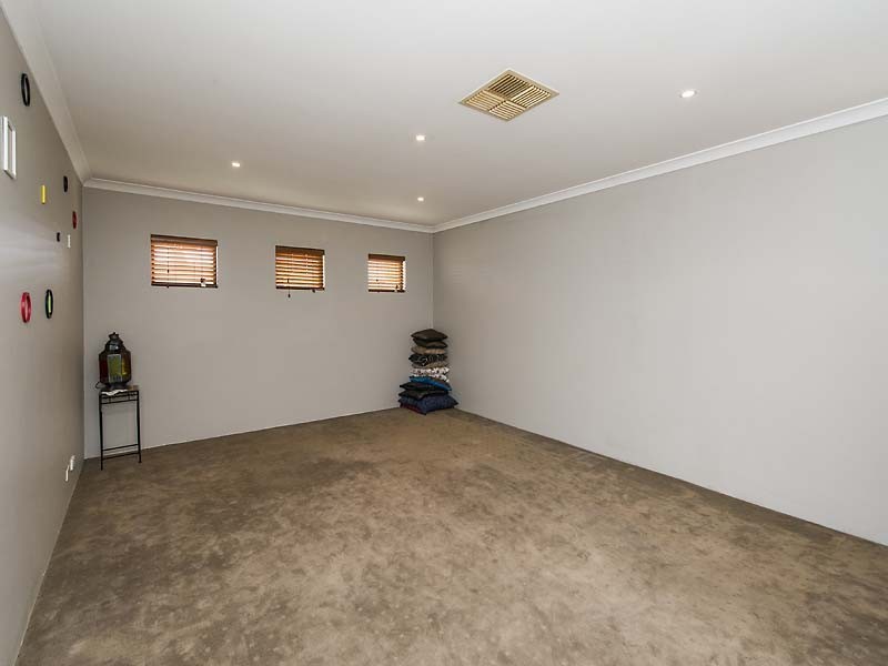 27 Daleford Way, Southern River WA 6110