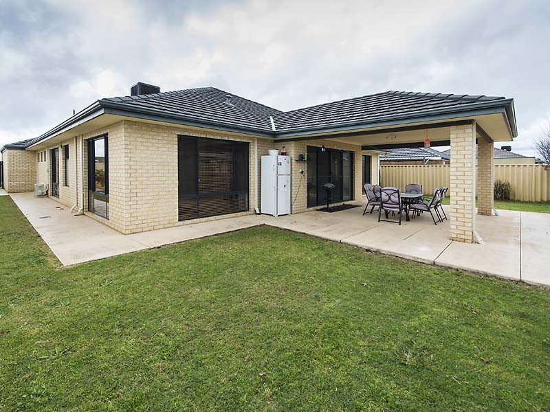 27 Daleford Way, Southern River WA 6110