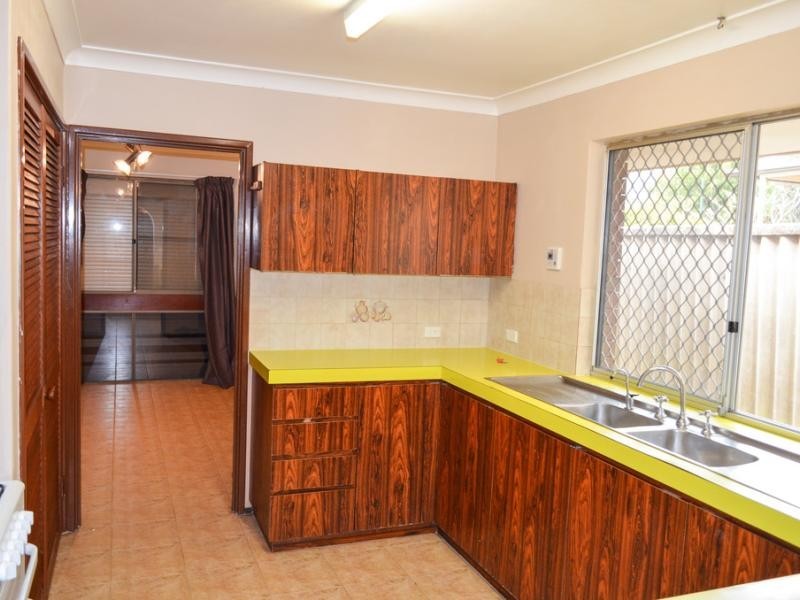 32 Lilian Avenue, Armadale WA 6112