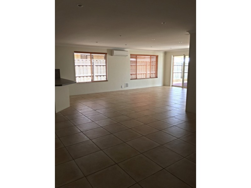 15 Alba Pass, Halls Head WA 6210
