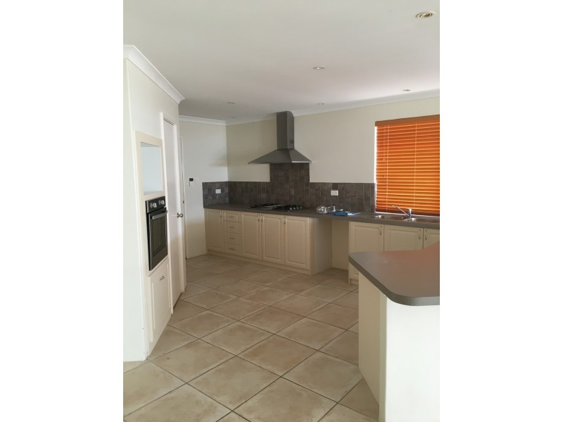 15 Alba Pass, Halls Head WA 6210