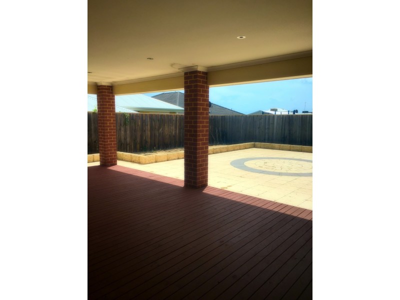 15 Alba Pass, Halls Head WA 6210