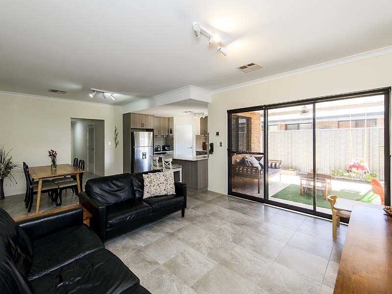 6/15 Blackfriars Meander, Piara Waters WA 6112