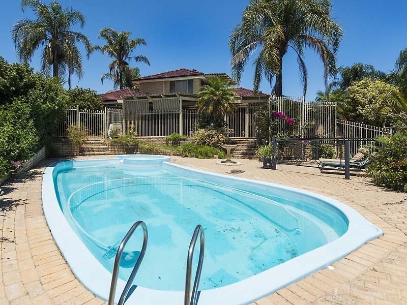 11 Bluebell Court, Thornlie WA 6108