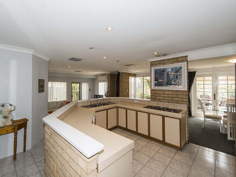 11 Bluebell Court, Thornlie WA 6108