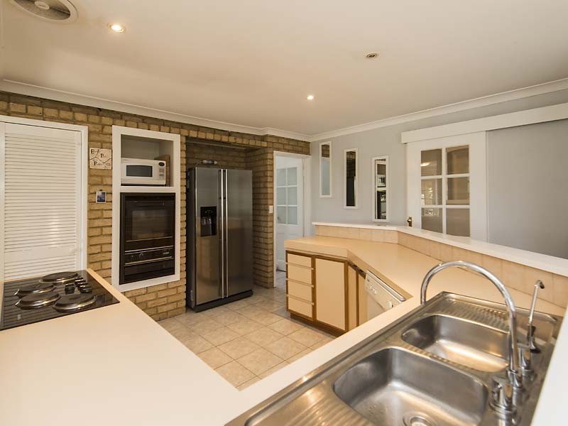 11 Bluebell Court, Thornlie WA 6108