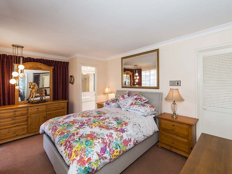 11 Bluebell Court, Thornlie WA 6108