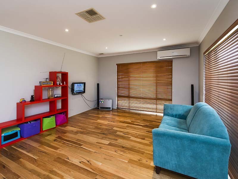 27 Daleford Way, Southern River WA 6110