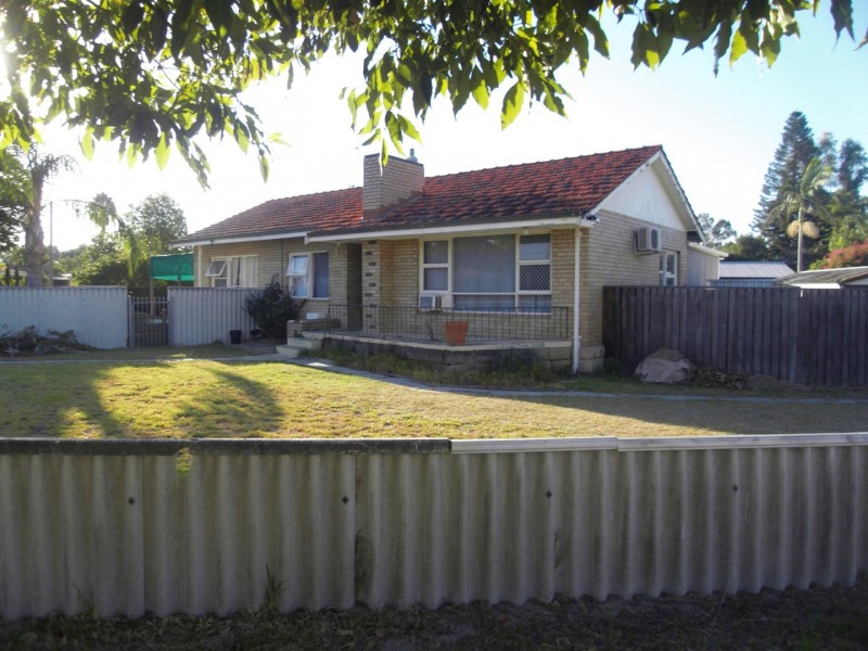 26 Cranwell Street, Thornlie WA 6108