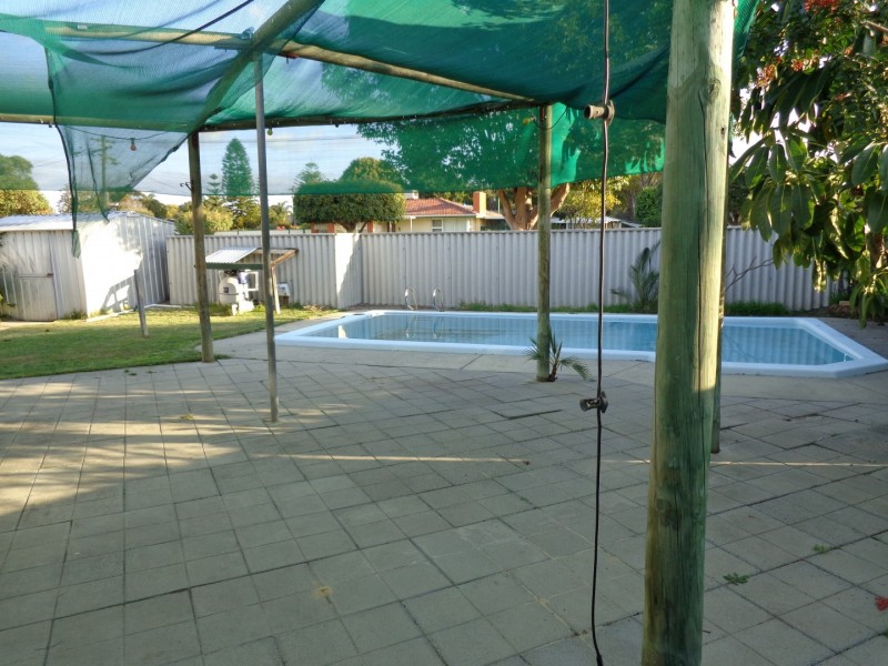 26 Cranwell Street, Thornlie WA 6108