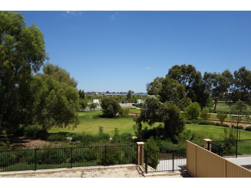 16 Lee-Steere, Piara Waters WA 6112