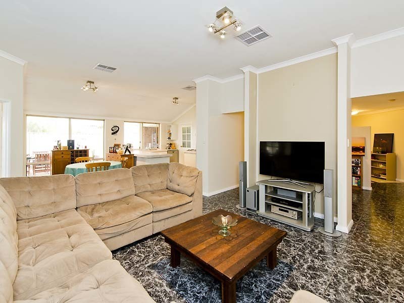 22 Brookside Square, Canning Vale WA 6155
