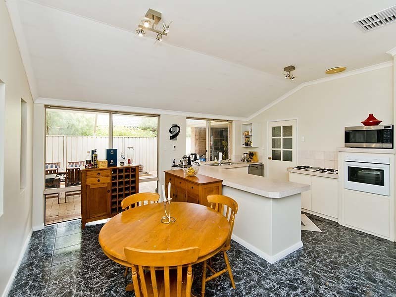 22 Brookside Square, Canning Vale WA 6155