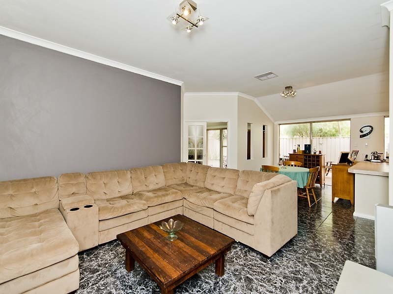 22 Brookside Square, Canning Vale WA 6155