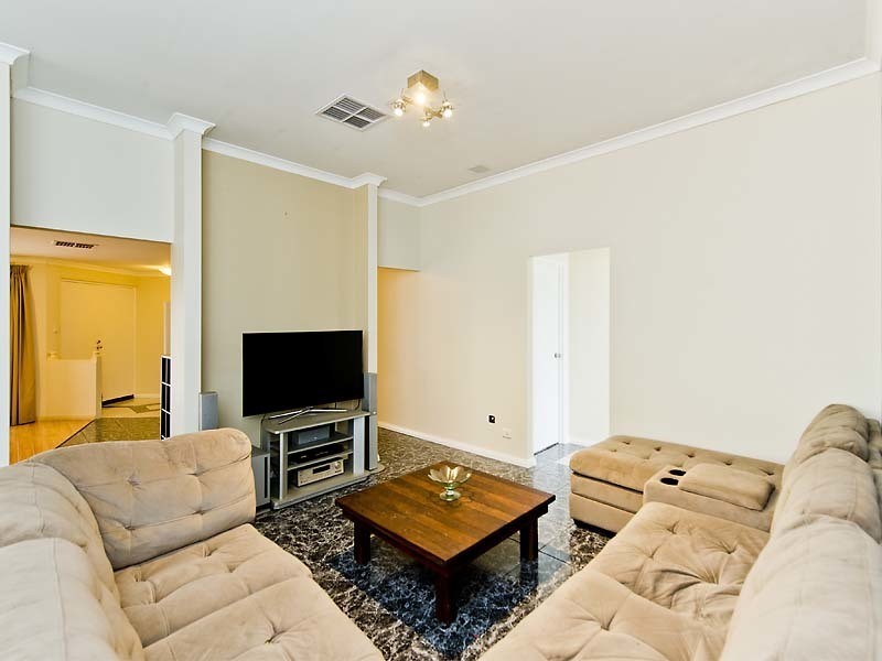 22 Brookside Square, Canning Vale WA 6155