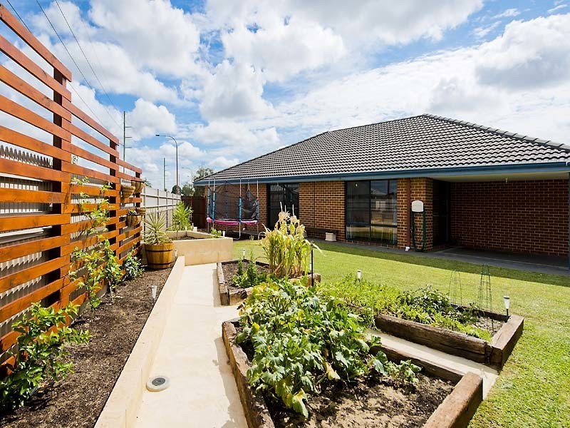 1 Grandis Bend, Southern River WA 6110