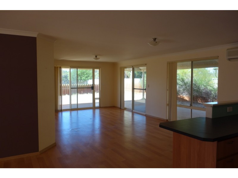 90 Mustang Road, Champion Lakes WA 6111