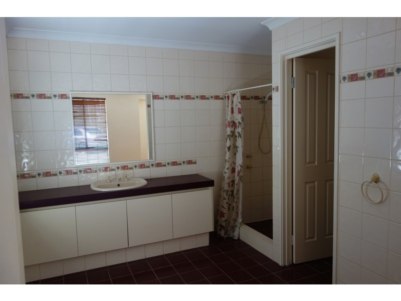 90 Mustang Road, Champion Lakes WA 6111