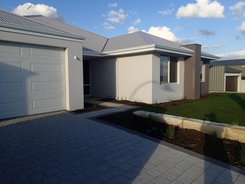 11 Bate Close, Piara Waters WA 6112