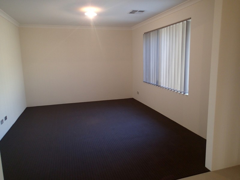 11 Bate Close, Piara Waters WA 6112