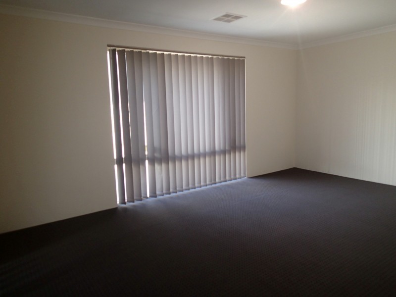 11 Bate Close, Piara Waters WA 6112