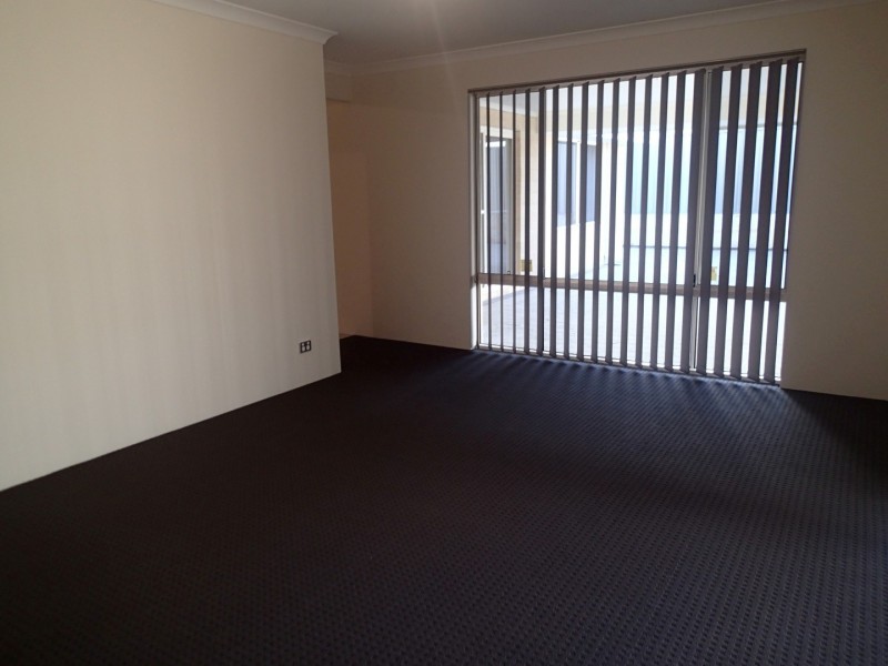 11 Bate Close, Piara Waters WA 6112