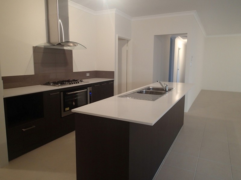 11 Bate Close, Piara Waters WA 6112