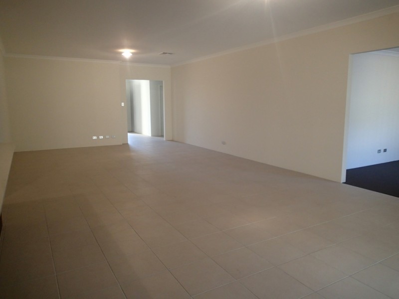 11 Bate Close, Piara Waters WA 6112