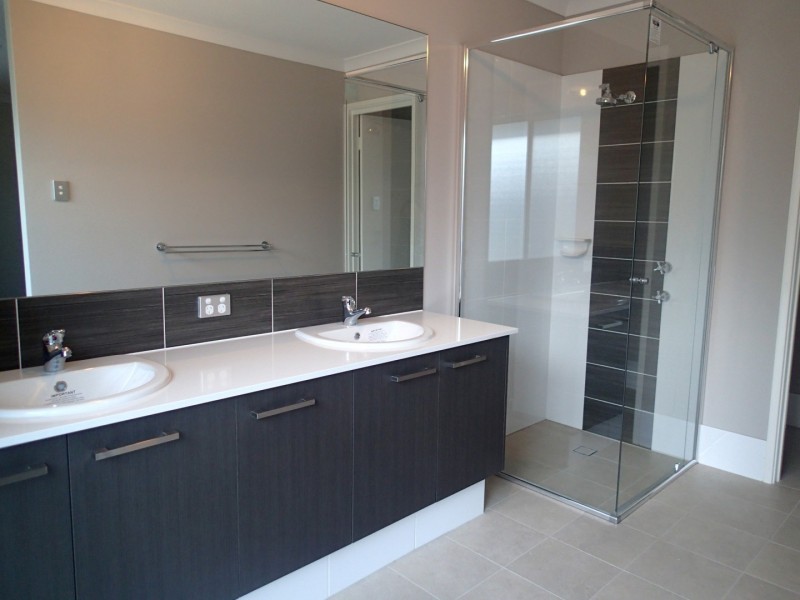 11 Bate Close, Piara Waters WA 6112