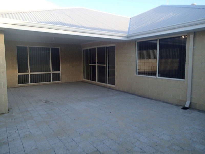 11 Bate Close, Piara Waters WA 6112