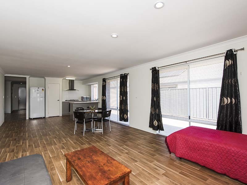 11 Calvert Loop, Hilbert WA 6112