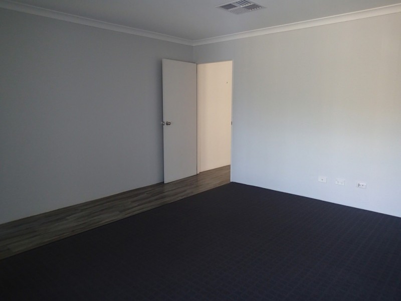 8 Auckland Parade, Canning Vale WA 6155