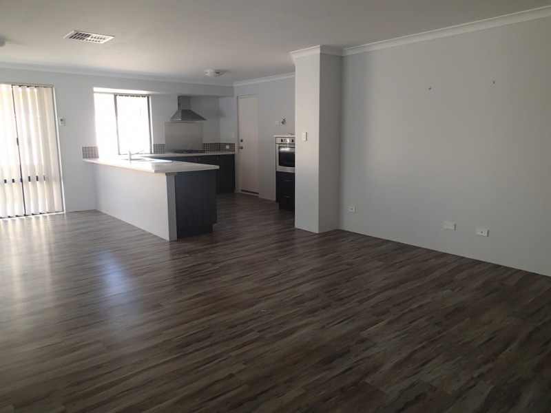 8 Auckland Parade, Canning Vale WA 6155