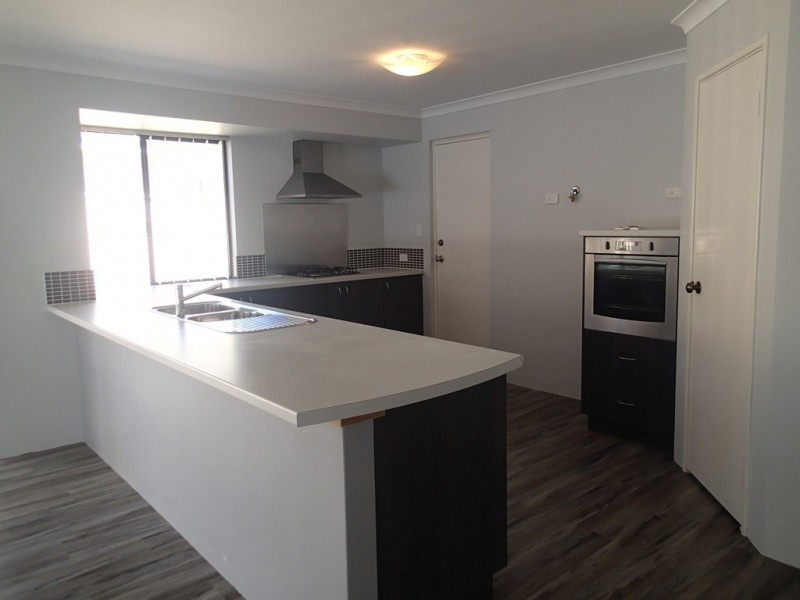 8 Auckland Parade, Canning Vale WA 6155