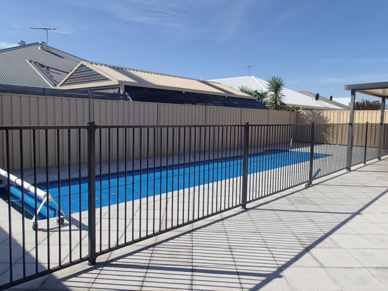 8 Auckland Parade, Canning Vale WA 6155