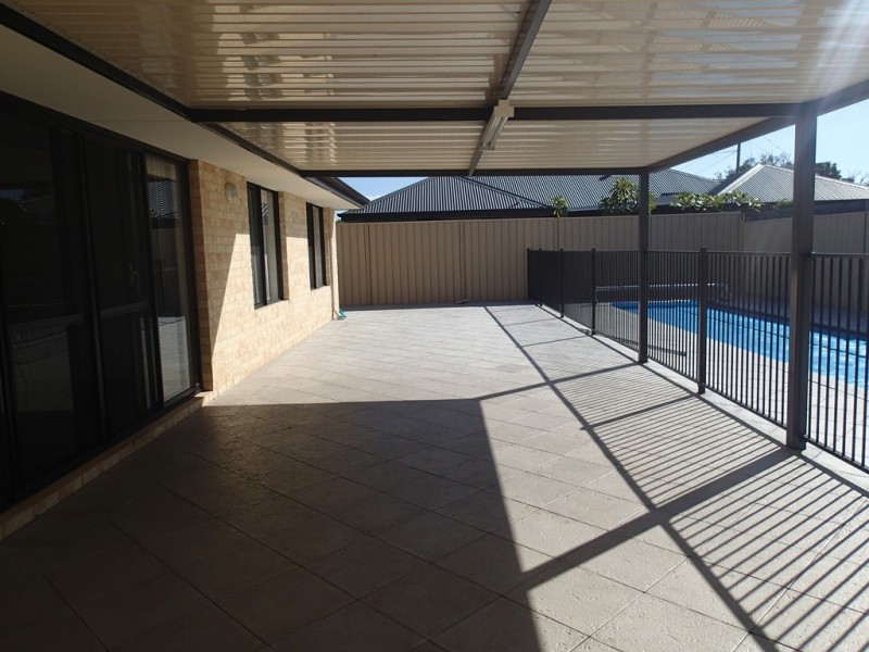 8 Auckland Parade, Canning Vale WA 6155