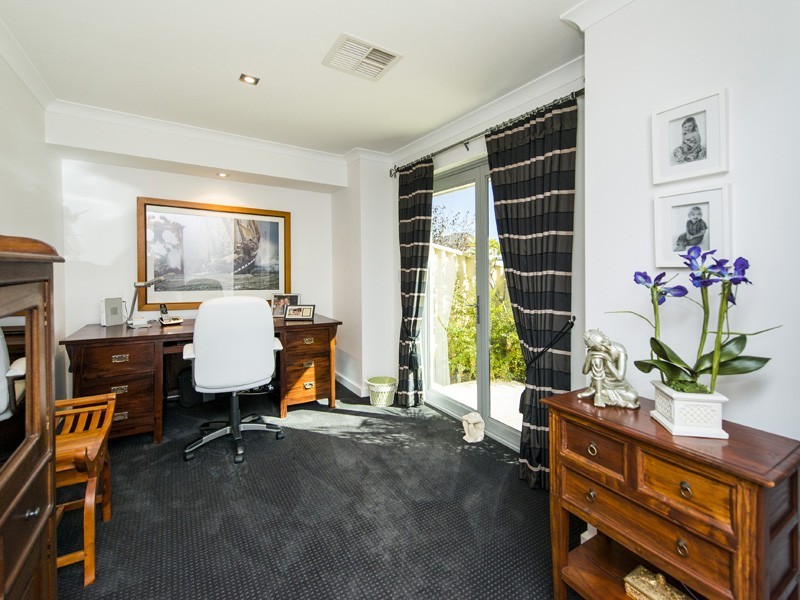 4 Eaton Lane, Southern River WA 6110