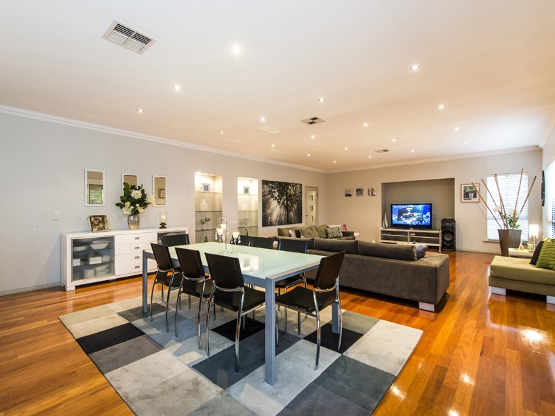 22 Fawcett Crescent, Canning Vale WA 6155