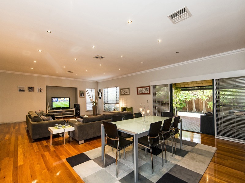 22 Fawcett Crescent, Canning Vale WA 6155