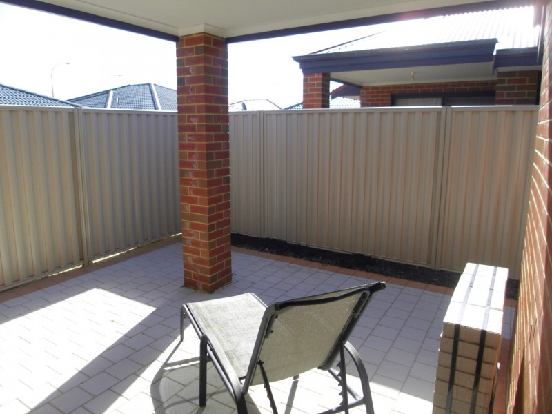 17/1 Coojong Link, Success WA 6164