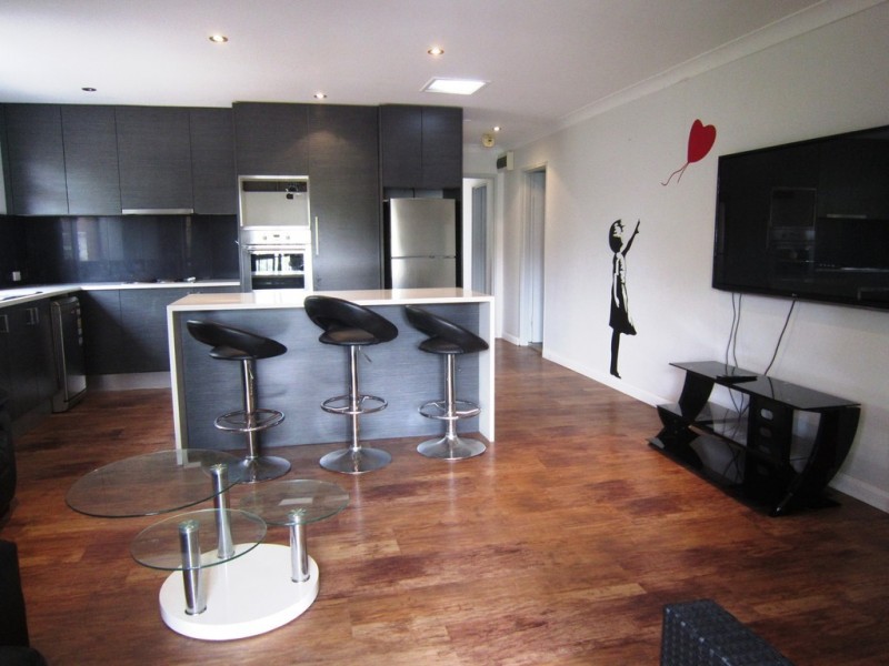 22 Genoa, Surfers Paradise QLD 4217