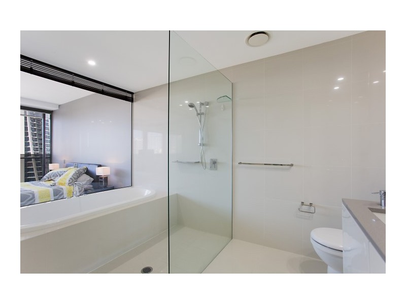 9 Ferny Ave, Surfers Paradise QLD 4217