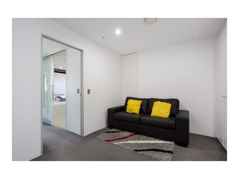 9 Ferny Ave, Surfers Paradise QLD 4217